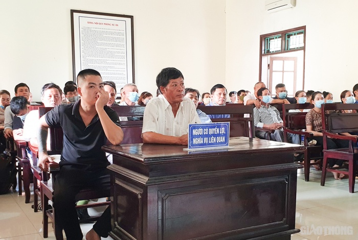 Ông Phạm Văn Thìn bố nạn nhân Phạm Thị Trà My có mặt tại phiên tòa. Ảnh: Báo Giao Thông