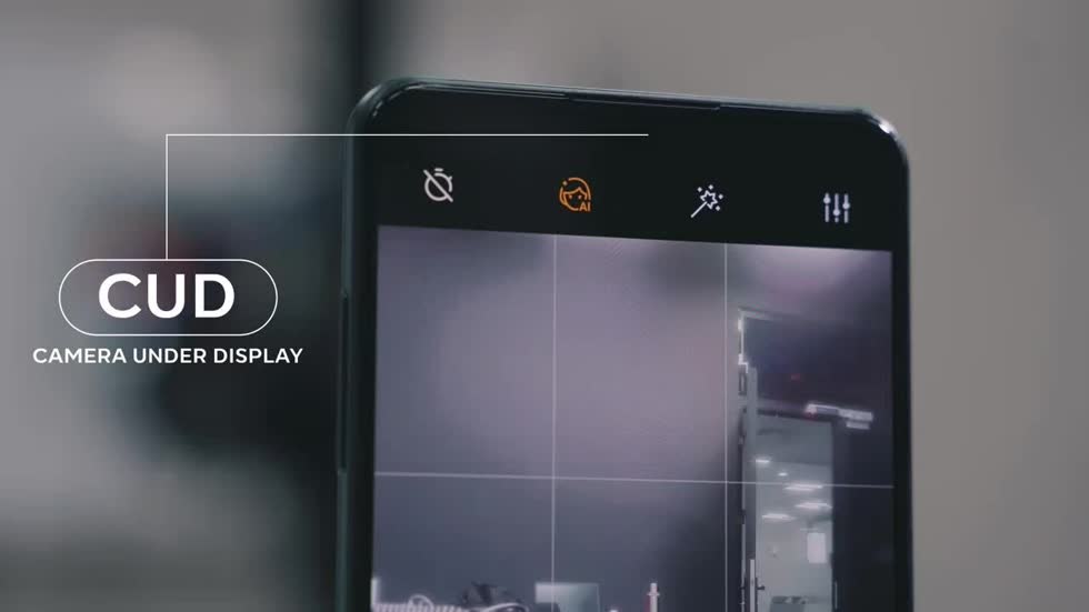 Vsmart Aris trở thành một trong những smartphone đầu tiên trên thế giới có camera ẩn dưới màn hình. Ảnh: VnExpress