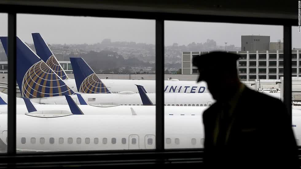 Hãng bay United Airlines có kế hoạch cắt giảm 16.000 nhân viên