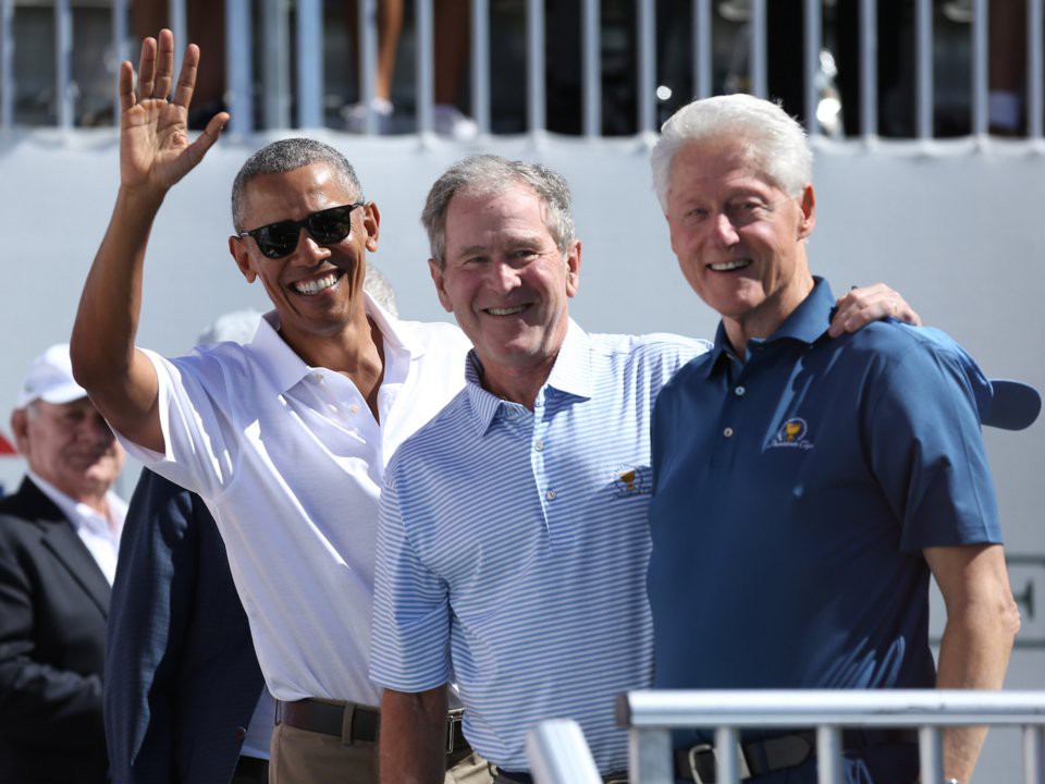  Các cựu tổng thống Mỹ Barack Obama, George W. Bush và Bill Clinton. Ảnh: Reuters