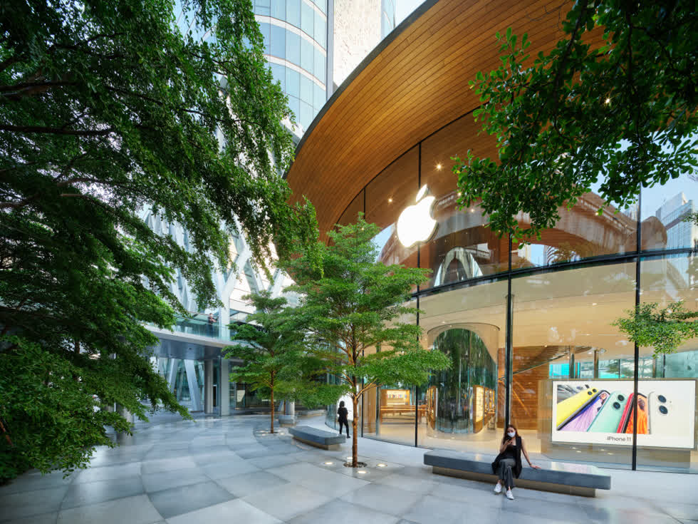 Apple Central World sẽ là cửa hàng thứ 2 của Apple xây dựng tại Thái Lan, trước đó là Apple Iconsiam với thiết kế hình hộp chữ nhật. Apple Central World cũng là Apple Store thứ 511 trên toàn thế giới.
