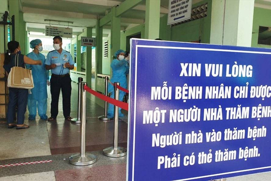 Cách ly 14 ngày Bệnh viện Đà Nẵng, xét nghiệm 2.200 nhân viên y tế. Ảnh: LĐO.