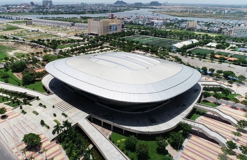 Cung thể thao Tiên Sơn - Đà Nẵng có sức chứa 6.500 chỗ ngồi, gồm 2 tầng hầm và 4 tầng nổi, từng phục vụ APEC.