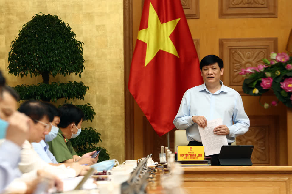 GS.TS Nguyễn Thanh Long, Quyền Bộ trưởng Bộ Y tế cho biết Bộ điều động nhiều nhân lực giỏi vào hỗ trợ Đà Nẵng ứng phó dịch bệnh. Ảnh: VGP