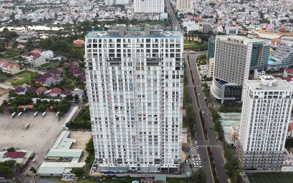 Tòa nhà condotel  Sơn Thịnh 2  ở TP Vũng Tàu đang bị cư dân tố cáo vì sự mập mờ giữa condotel và căn hộ chung cư.