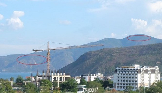 Dự án làng Hoà Bình và sáng tạo Nha Trang (vòng khoanh đỏ) ôm trọn dãy núi Cù Hin đang gây nhiều lo ngại. Ảnh: Người Đồng Hành.