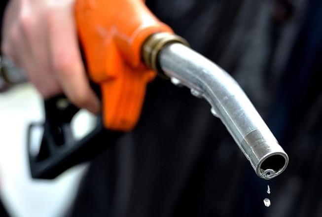 Giá dầu thô quay đầu giảm nhẹ
