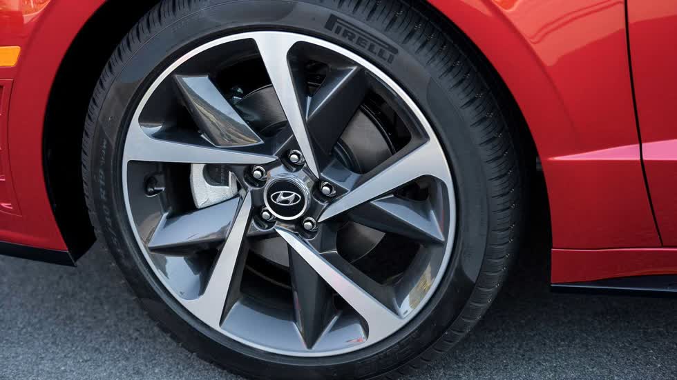 Hyundai tiếp tục nâng cấp cho Sonata 2021, quyết đấu với Toyota Camry