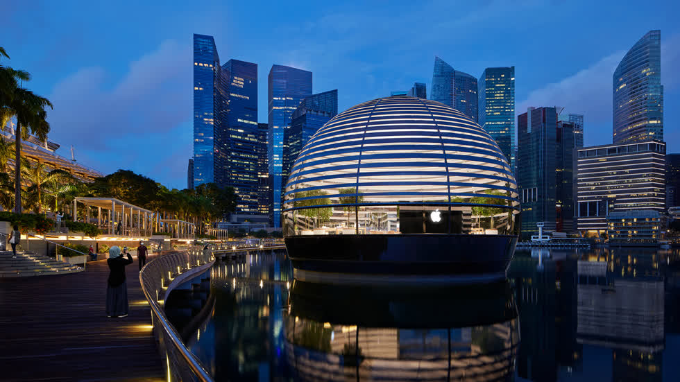 Vẻ đẹp của Apple Marina Bay Sands với thiết kế như chiếc 'lồng đèn' tại Singapore