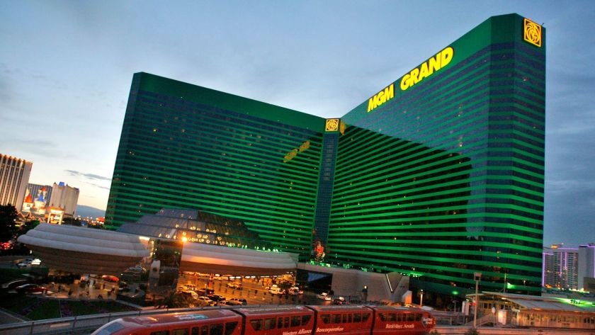   MGM, nhà điều hành sòng bạc lớn nhất trên dải Las Vegas Strip, đã phải vật lộn để lấp đầy các phòng và sòng bạc của mình. Ảnh: Latimes.  