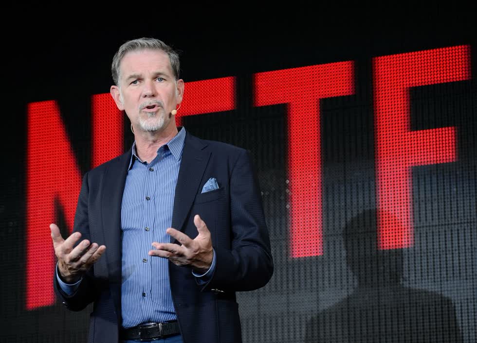 Reed Hastings dồn cả tiền của và sức lực vào Netflix trực tuyến sau khi xoá bỏ mảng DVD. Ảnh: Bloomberg