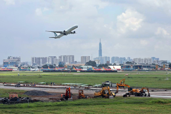 Cuối năm nay sẽ cải tạo xong đường băng sân bay Tân Sơn Nhất. Ảnh: VnExpress.