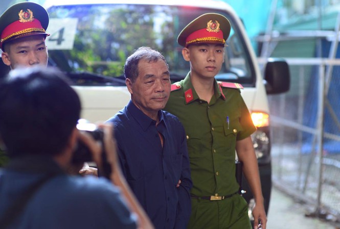 Ông Trầm Bê được giải đến phiên tòa ngày 29/7. Ảnh: Tiền Phong