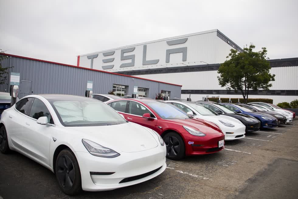 Tesla chịu chi tổng cộng 50 tỷ USD nếu Elon Musk đưa  hãng xe điện  này 