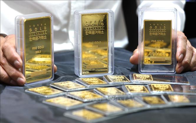 Vàng miếng được bày bán tại một cửa hàng ở Dubai, Các tiểu vương quốc Arab thống nhất (UAE).