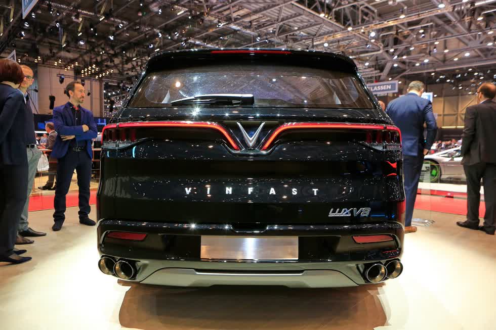  VinFast Lux V8.