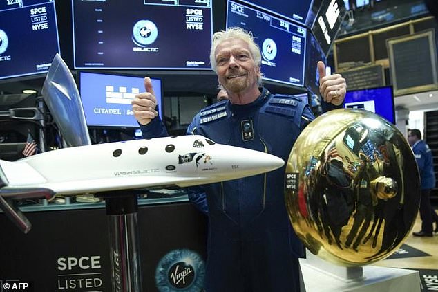   Hôm 3/8, tỷ phú Branson cho biết ông có thể phóng lên vũ trụ trên chiếc máy bay Virgin Galactic của mình với tư cách là hành khách đầu tiên vào đầu năm 2021. Ảnh: AFP.  