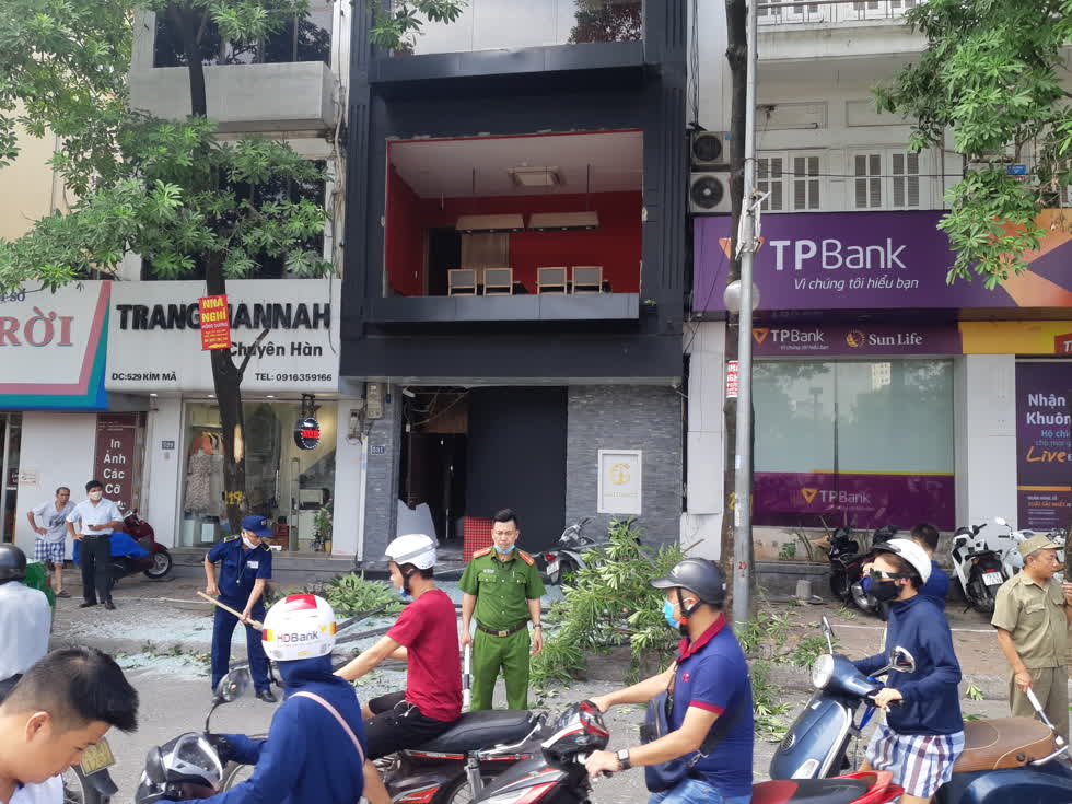   Hiện trường vụ nổ tại phố Kim Mã, Hà Nội. Ảnh: Kinh tế & Đô thị   