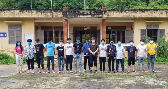 Các đối tượng người Trung Quốc nhập cảnh trái phép bị bắt đưa về khu cách ly tập trung tại Trung tâm y tế xã Đàm Thủy huyện Trùng Khánh, tỉnh Cao Bằng.