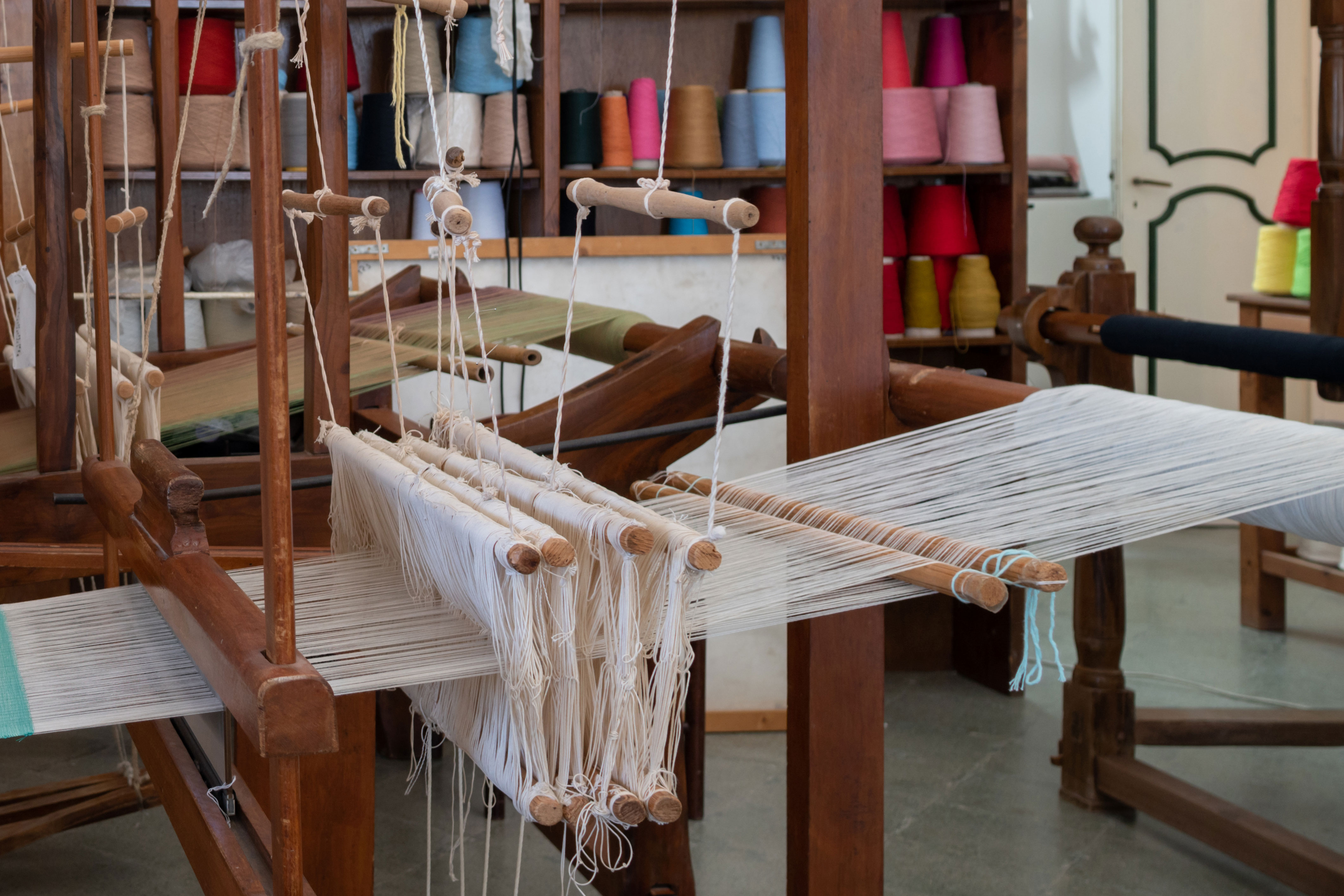 Bên trong những xưởng dệt thủ công lại Puglia. 