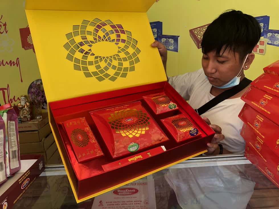 Các sản phẩm bánh trung thu với bao bì thương hiệu Đồng Khánh cao cấp với giá chỉ từ 600.000 đồng/hộp.