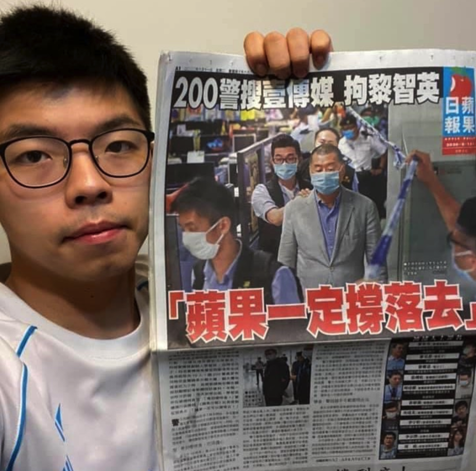 Nhà hoạt động chính trị Hoàng Chi Phong đăng ảnh ủng hộ Apple Daily. Ảnh: Instagram/Hoàng Chi Phong