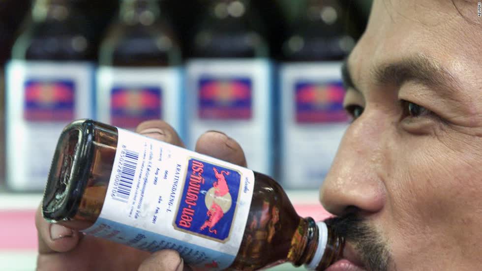 Red Bull là thức uống hàng đầu, mang tên tuổi khắp Thái Lan. Ảnh: CNN