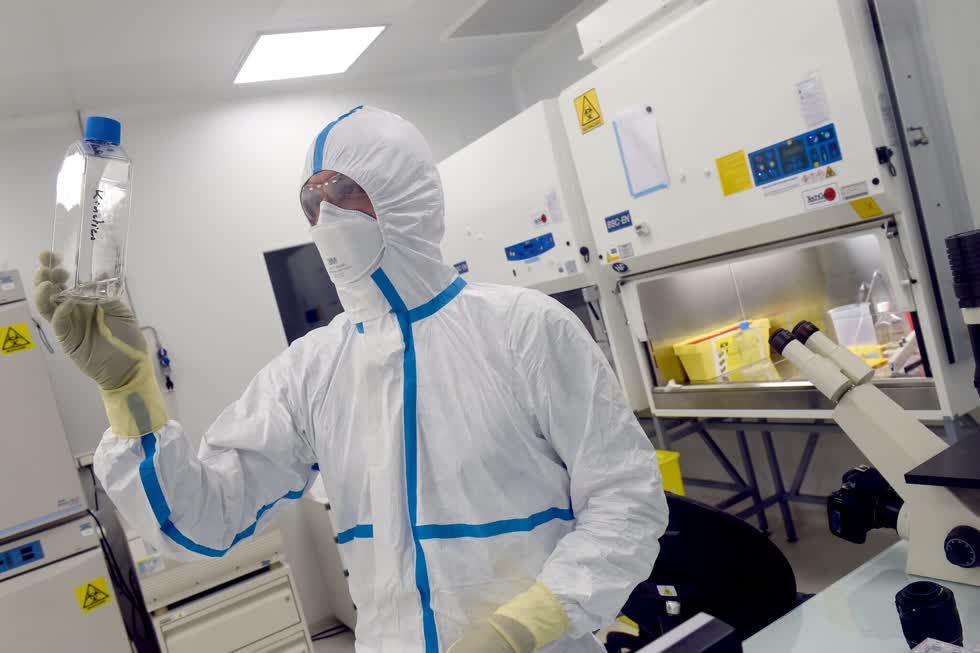 Nghiên cứu tại phòng thí nghiệm của nhà sản xuất vắc xin Pháp Valneva, đang áp dụng phương pháp tiếp cận thông thường để phát triển một loại vaccine sử dụng virus bị bất hoạt bởi hóa chất. Ảnh: Getty