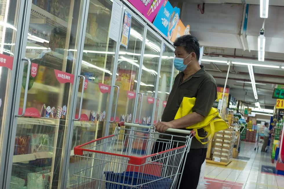Trung Quốc khuyên người dân nên cẩn trọng thực phẩm đông lạnh nhập khẩu. Ảnh: Reuters