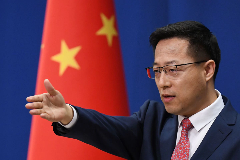 Người phát ngôn Bộ Ngoại giao Trung Quốc Triệu Lập Kiên tuyên bố trừng phạt 11 người trong chính quyền Mỹ. Ảnh: Boston Globe