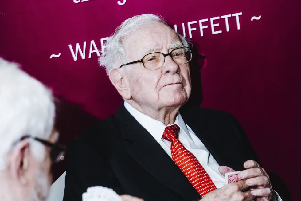Từng không mặn mà với vàng, tỷ phú Warren Buffett giờ vẫn rót tiền đầu tư. Ảnh: Bloomberg