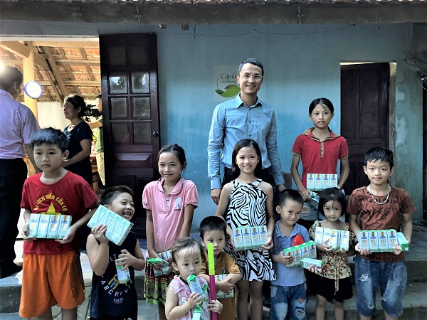   Tại Nghệ An, năm 2020, Vinamilk và Quỹ sữa Vươn cao Việt Nam cũng trao tặng gần 60.000 ly sữa cho hơn 660 trẻ em có hoàn cảnh khó khăn, với tổng giá trị khoảng 430 triệu đồng.  