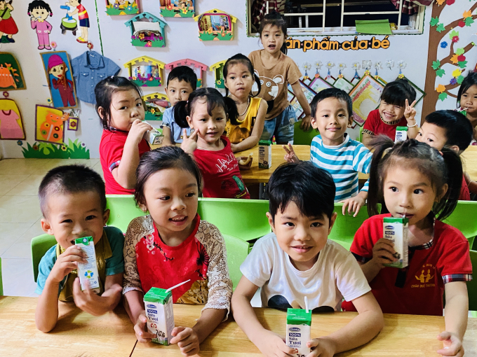 Quỹ sữa Vươn cao Việt Nam và Vinamilk đến với trẻ em khó khăn vùng cao Yên Bái