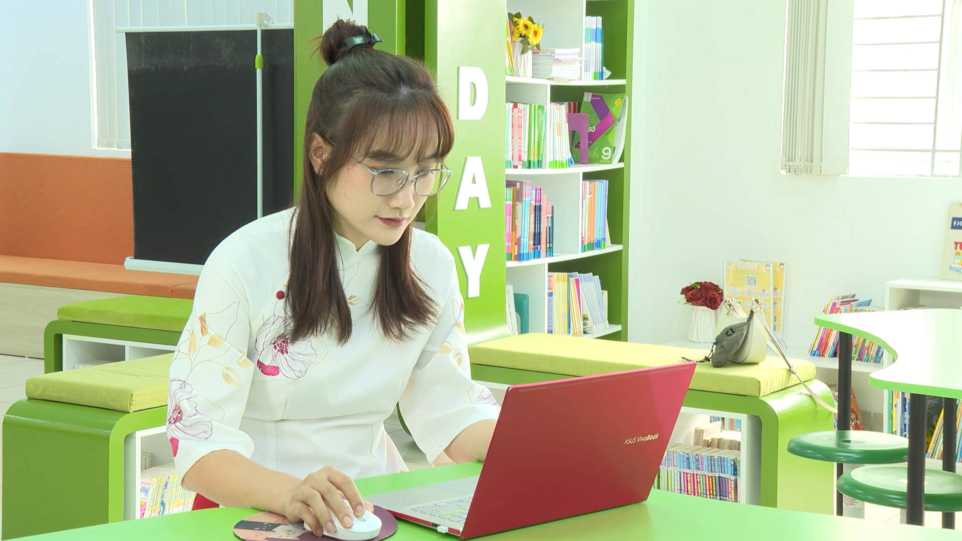 Cô Lưu Thúy Hằng – giáo viên Trường THCS Thanh Trì (quận Hoàng Mai, Hà Nội)