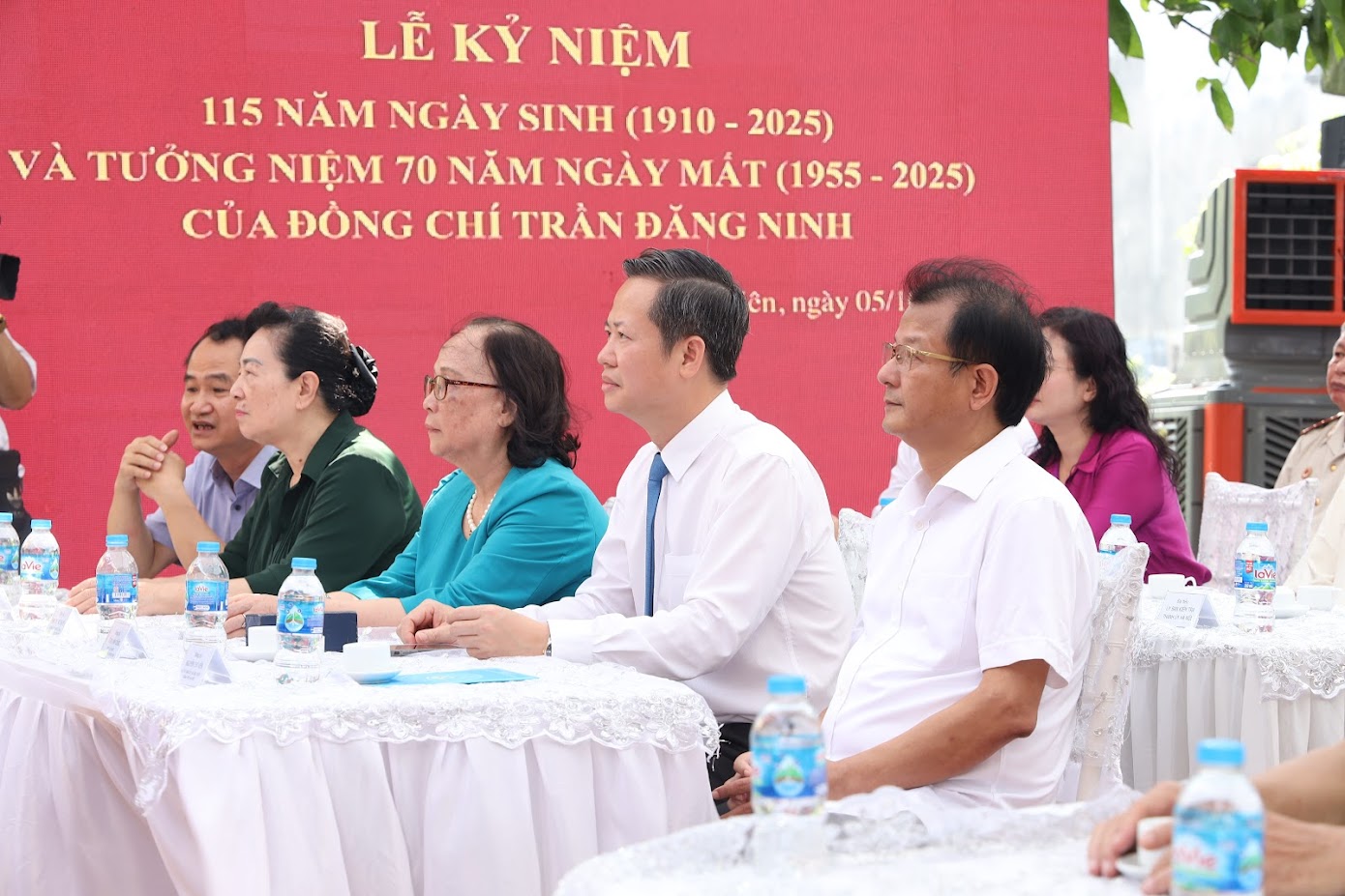 Đại biểu tham dự lễ kỷ niệm.