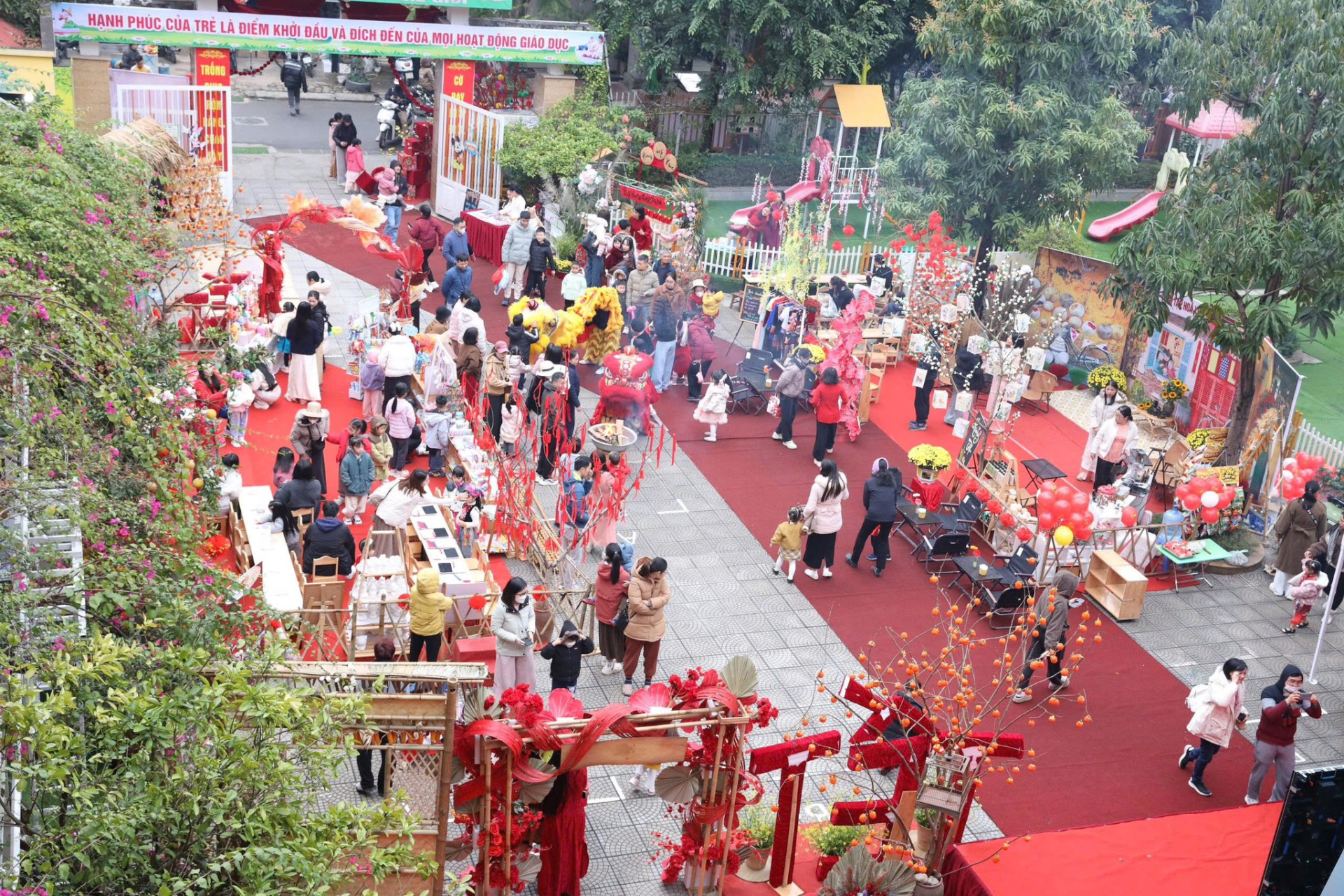 Không khí vui tươi tại sự kiện