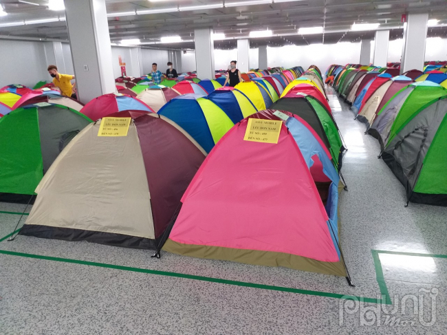 Công nhân Bắc Ninh ngủ lều bạt giữa mùa hè tháng 6