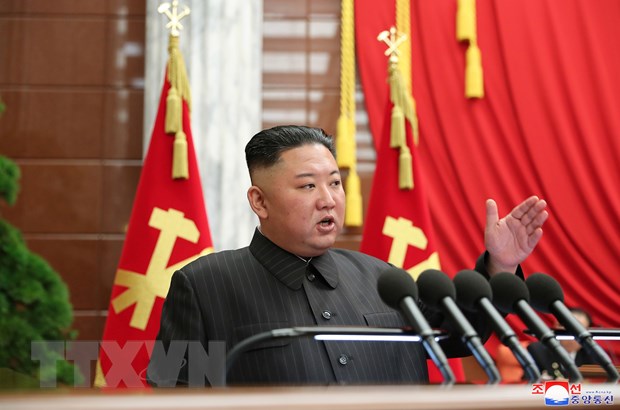 Nhà lãnh đạo Kim Jong-un phát biểu tại phiên họp mở rộng Bộ Chính trị Ban Chấp hành trung ương Đảng Lao động Triều Tiên tại Bình Nhưỡng ngày 29/6/2021. (Ảnh: Yonhap/TTXVN)