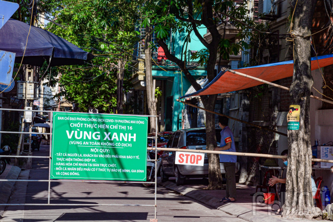 Hàng loạt các chốt tại phường Mai Động (quận Hoàng Mai, Hà Nội) được thiết lập “vùng xanh” an toàn tại các khu dân cư, đầu ngõ xóm. cho đến thời điểm hiện tại số lượng các chốt đang tăng lên rất nhiều so với ngày đầu.