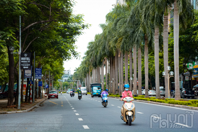 Trên đường phố Hà Nội ở khu vực được cho phép các phương tiện đã hoạt động trở lại.