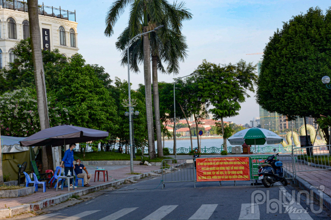 Hà Nội: Người dân đổ ra đường vui chơi nhân hết Chỉ thị 16