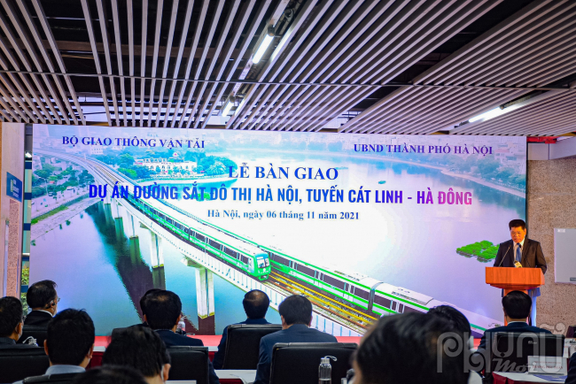 Bộ Giao thông vận tải cùng UBND TP Hà Nội đã tổ chức lễ bàn giao dự án đường sắt đô thị, tuyến Cát Linh - Hà Đông được tổ chức tại tầng 2 nhà ga Cát Linh, Hào Nam, Ô Chợ Dừa, Đống Đa, Hà Nội.
