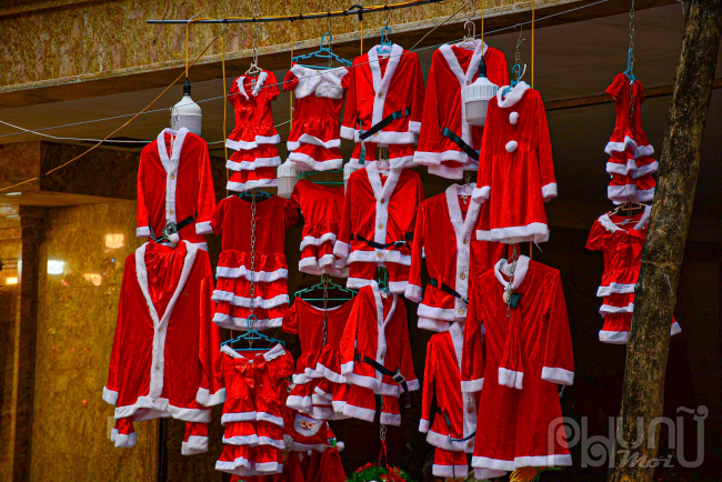 Những bộ đồ Noel rực rỡ dành cho mọi lứa tuổi