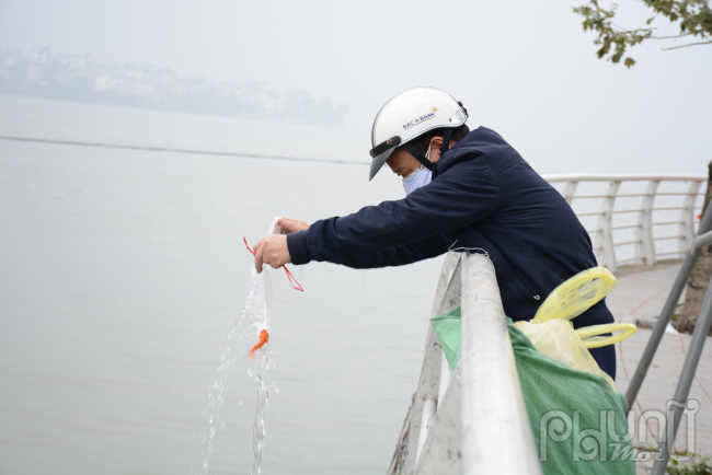 Sau khi thả cá phóng sinh tại các điểm người dân bắt đầu có ý thức hơn đối với việc xả rác.