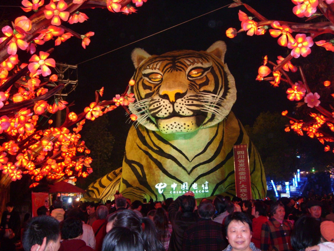 Lễ hội đèn lồng đón năm mới ở Trung Quốc. Ảnh: Printest