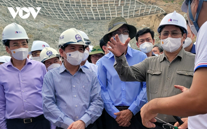   Thủ tướng Chính phủ Phạm Minh Chính kiểm tra, đôn đốc, nắm tình hình, giải quyết các khó khăn, vướng mắc trong quá trình thi công dự án cao tốc  