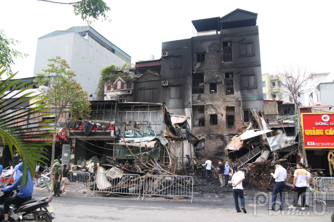 Hiện trường vụ cháy tại số 63, đường Nguyễn Hoàng, phường Mỹ đình 2, quận Nam Từ liêm, Hà Nội.