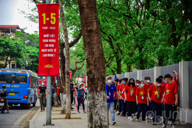 Nhiều trường Phổ thông thường tổ chức cho các em học sinh vào viếng Lăng Chủ tịch Hồ Chí Minh và thăm quan bảo tàng trong dịp lễ lớn của dân tộc.