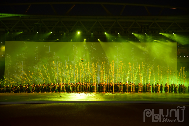 Phần trình diễn ấn tượng của các nghệ sĩ với hình ảnh cây tre chào mừng SEA Games 31.