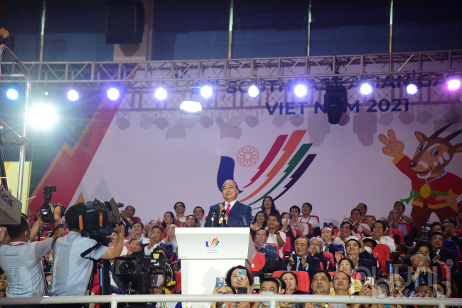 Chủ tịch nước Nguyễn Xuân Phúc tuyên bố khai mạc SEA Games lần thứ 31 tại Việt Nam.